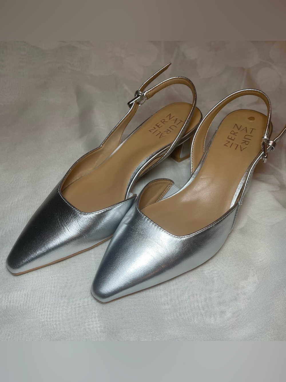 Naturalizer Dalary Silver Metallic Slingback Pumps Kitten Heel Pointed Toe 6W